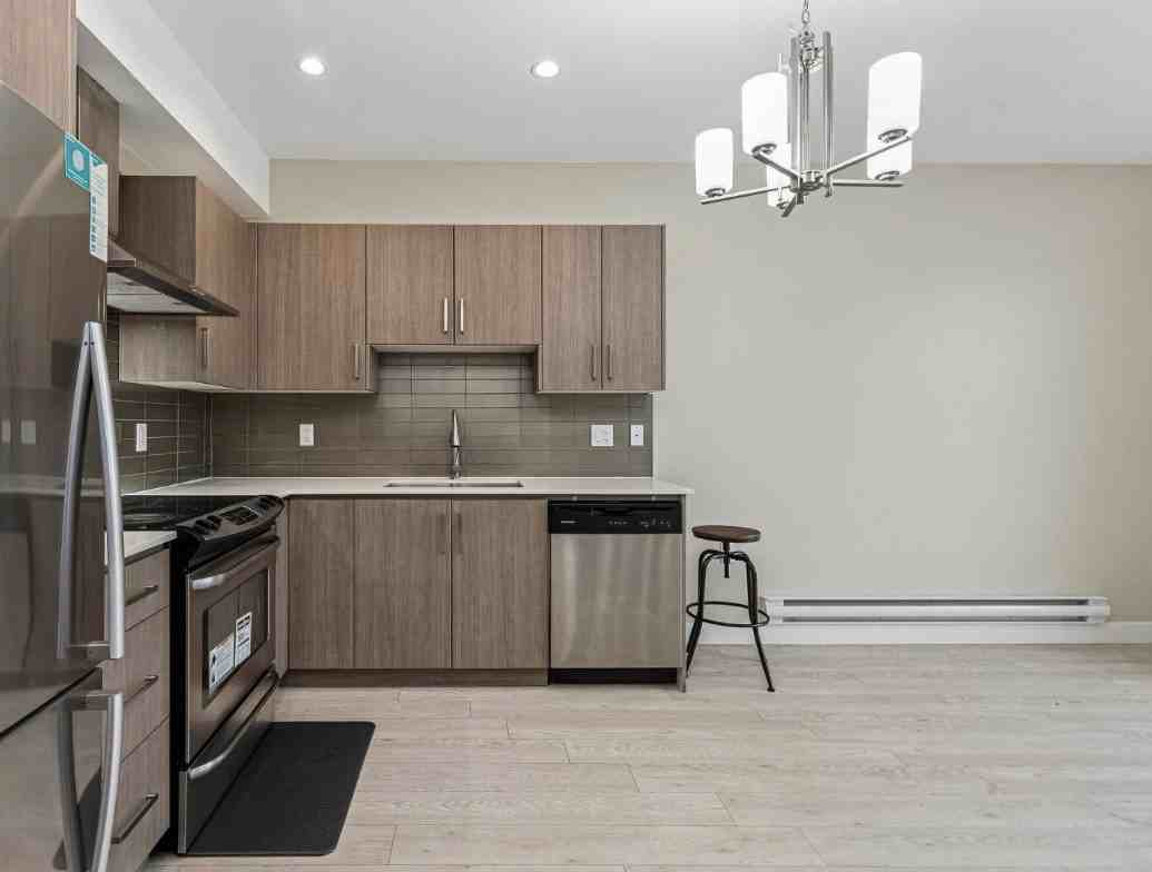 3138 Renfrew St - Photo 5 of 18