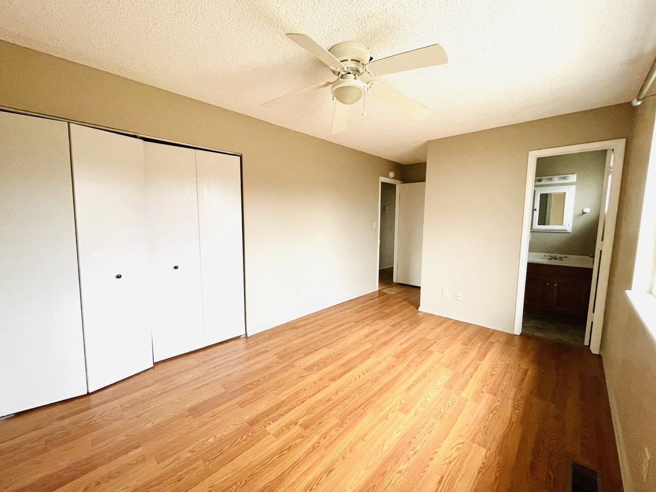 1041 Warwick Ave #1 - Photo 6 of 8