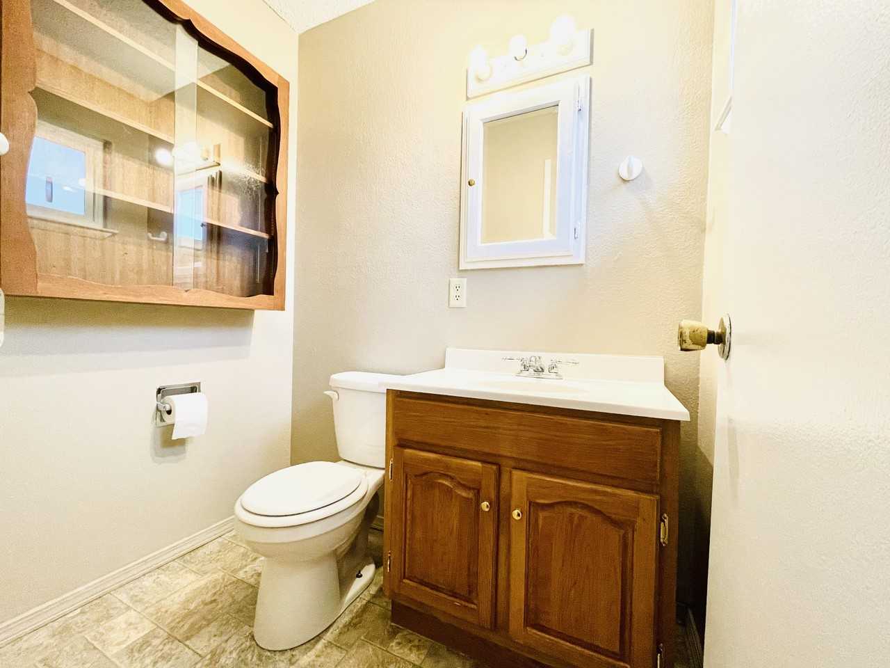 1041 Warwick Ave #1 - Photo 7 of 8