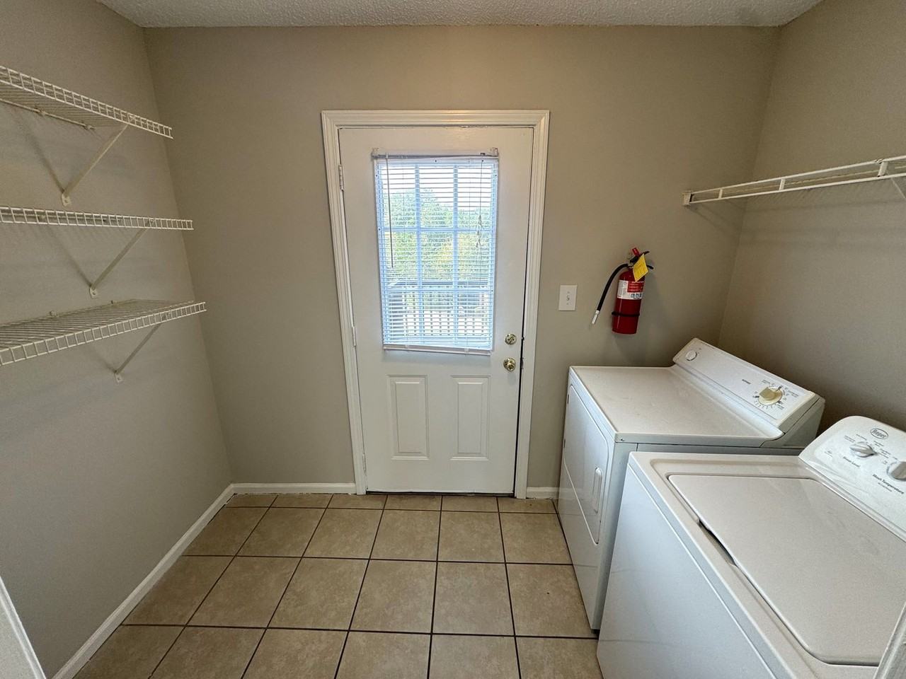 PINEVIEW TOWNHOMES - Photo 7 of 33