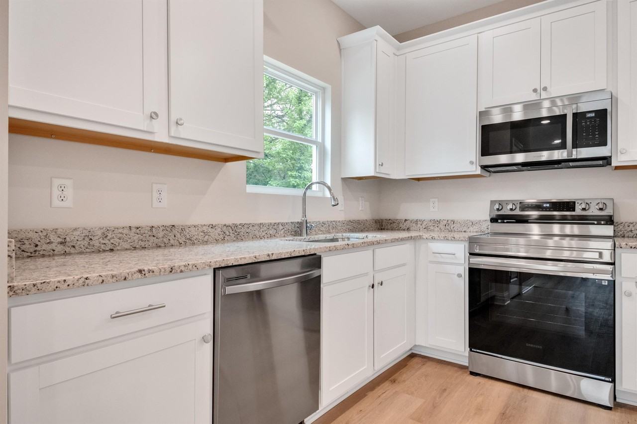 2466 E 21st St #1 - Photo 4 of 15