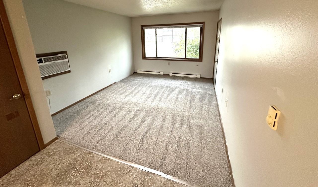 608 W 3rd St #1 - Photo 4 of 10