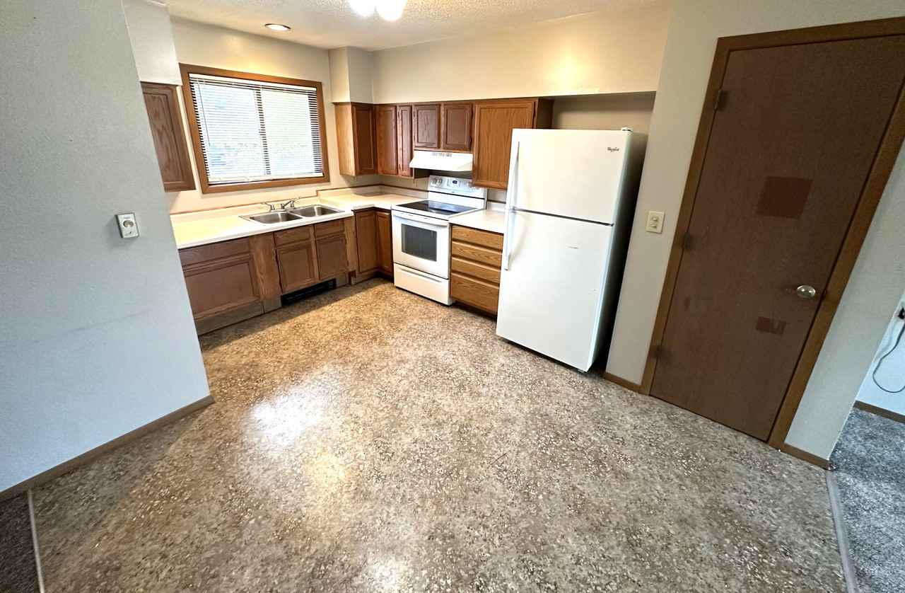 608 W 3rd St #1 - Photo 5 of 10