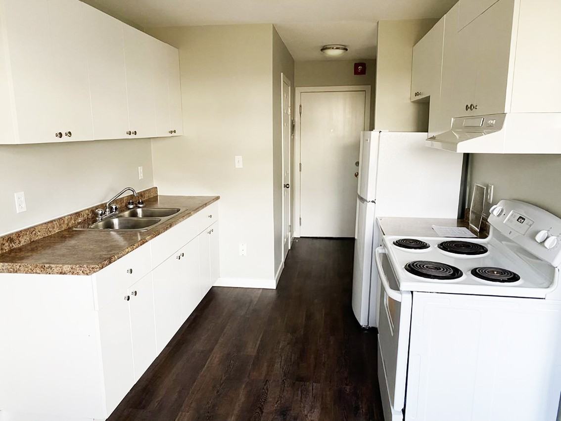 The Courtyards Apartments - Photo 7 of 18