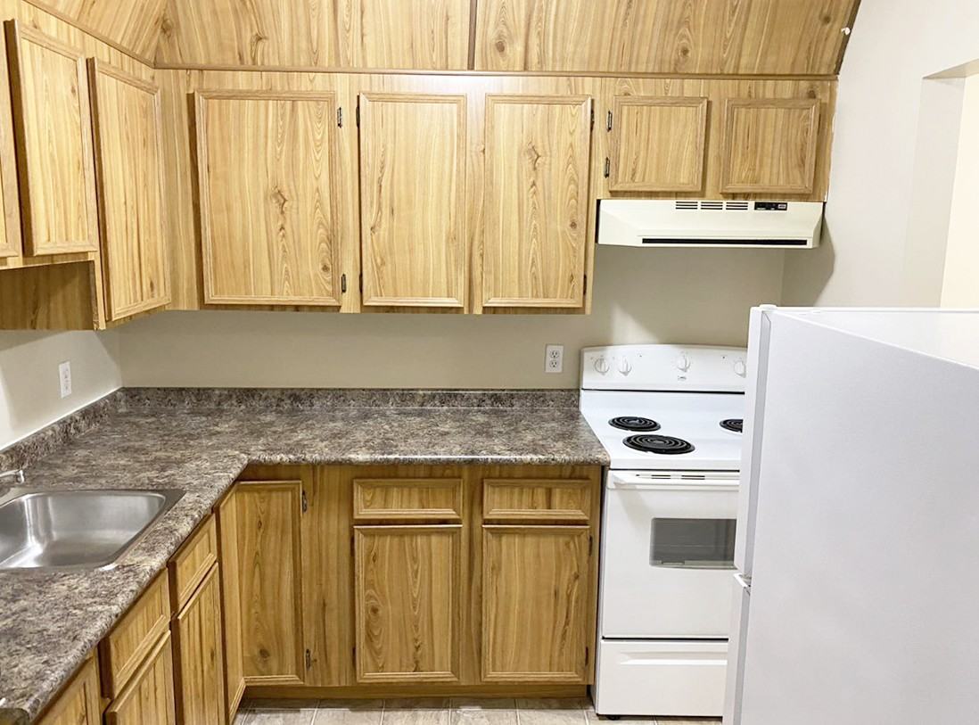 Cedar Manor - Photo 5 of 10