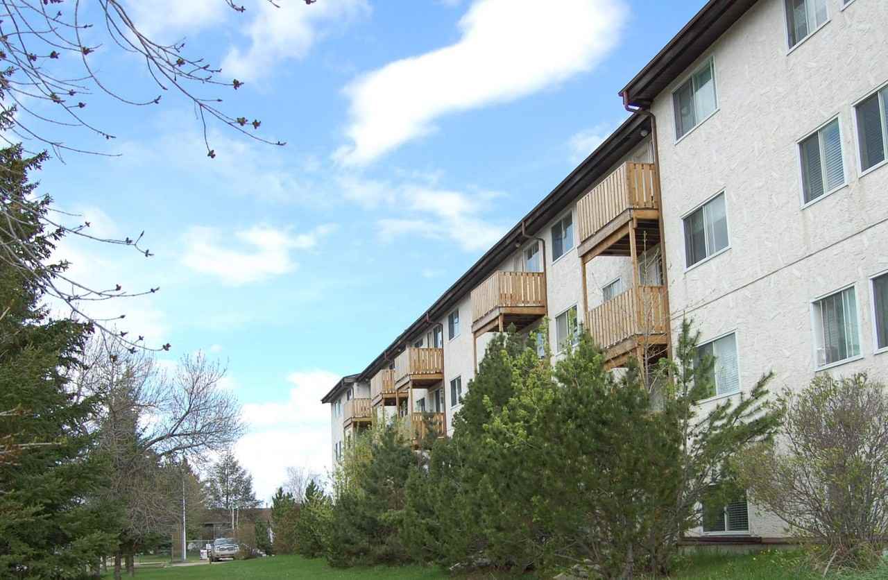 St Paul/Desjardins Apartments - Photo 2 of 12