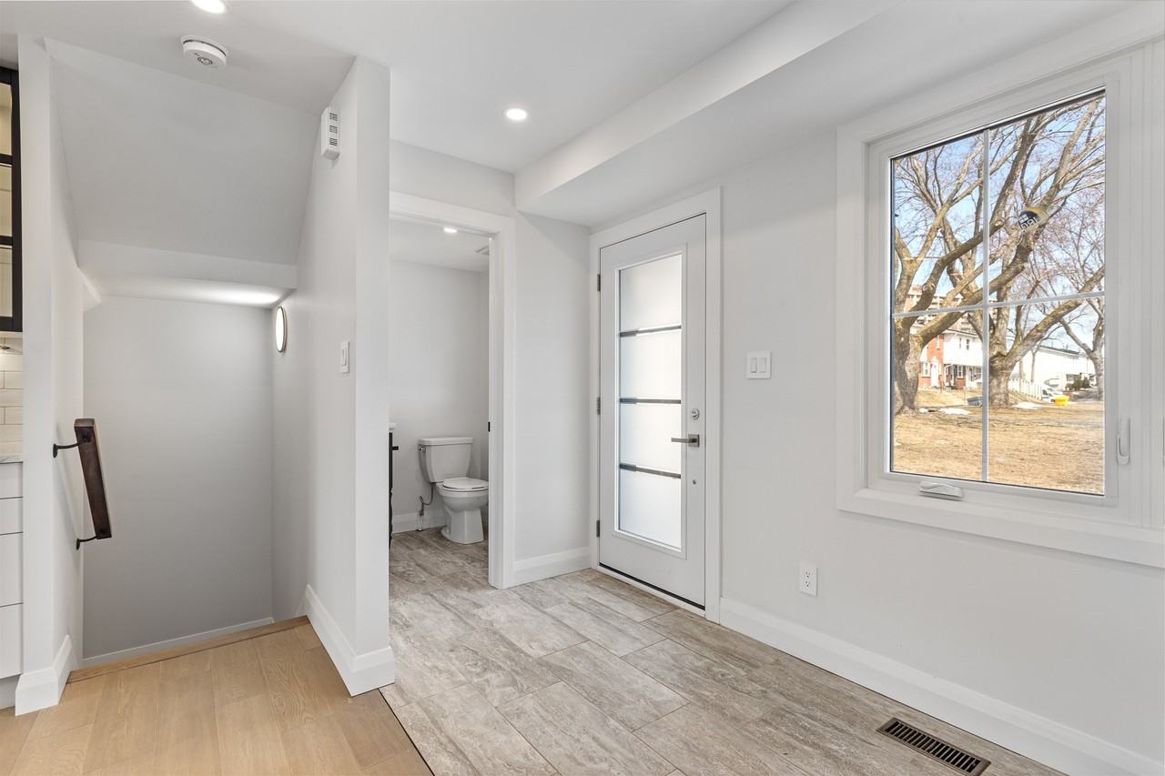 660 Hochelaga Street - Photo 2 of 22