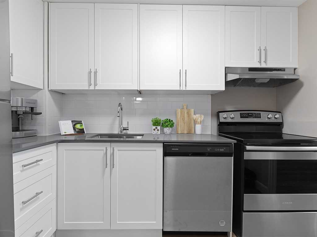 Lincoln Park Tower - Photo 6 of 25