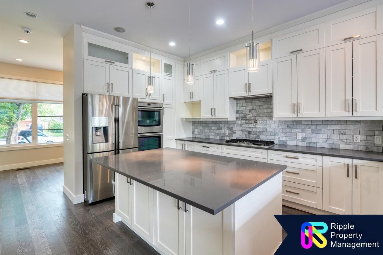 11 Hendon Drive NW, Calgary - Photo 3 of 24