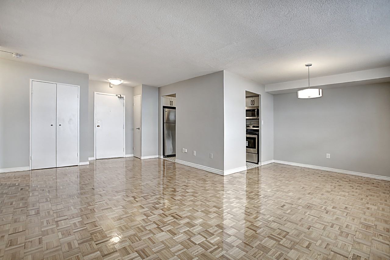 3895 Lawrence Avenue, East - Photo 5 of 36