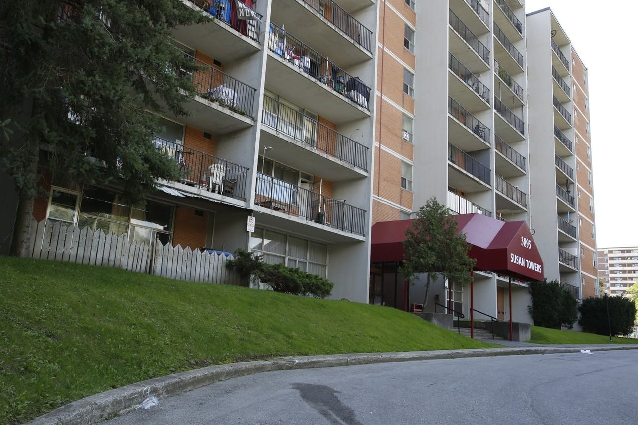 3895 Lawrence Avenue, East - Photo 7 of 36