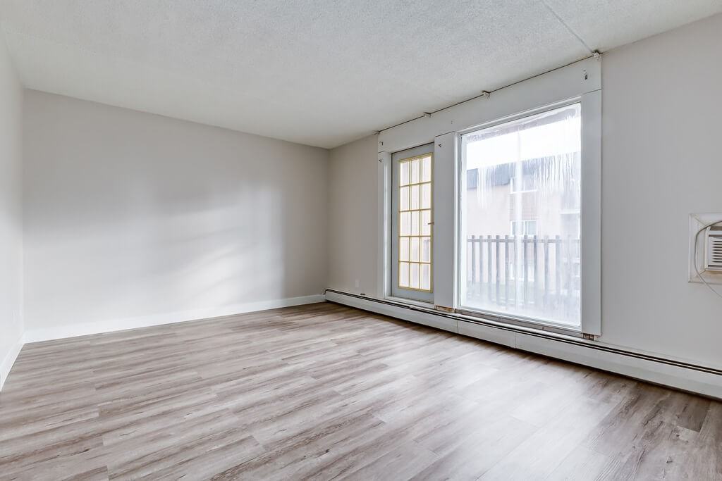 Kleisinger Manor - Photo 7 of 19