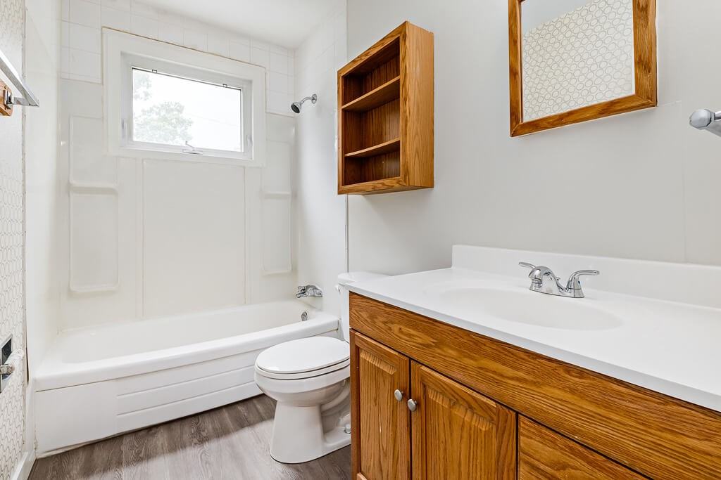 Crestwood Apartments - Photo 7 of 26