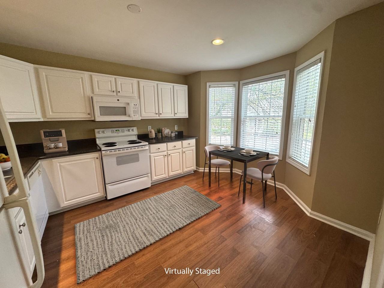 SOUTH HAMPTON VILLAGE - Photo 6 of 33