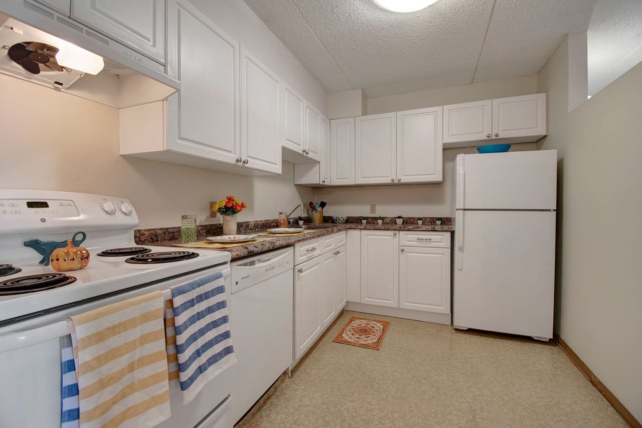 Centre Pointe Plaza - Photo 3 of 13