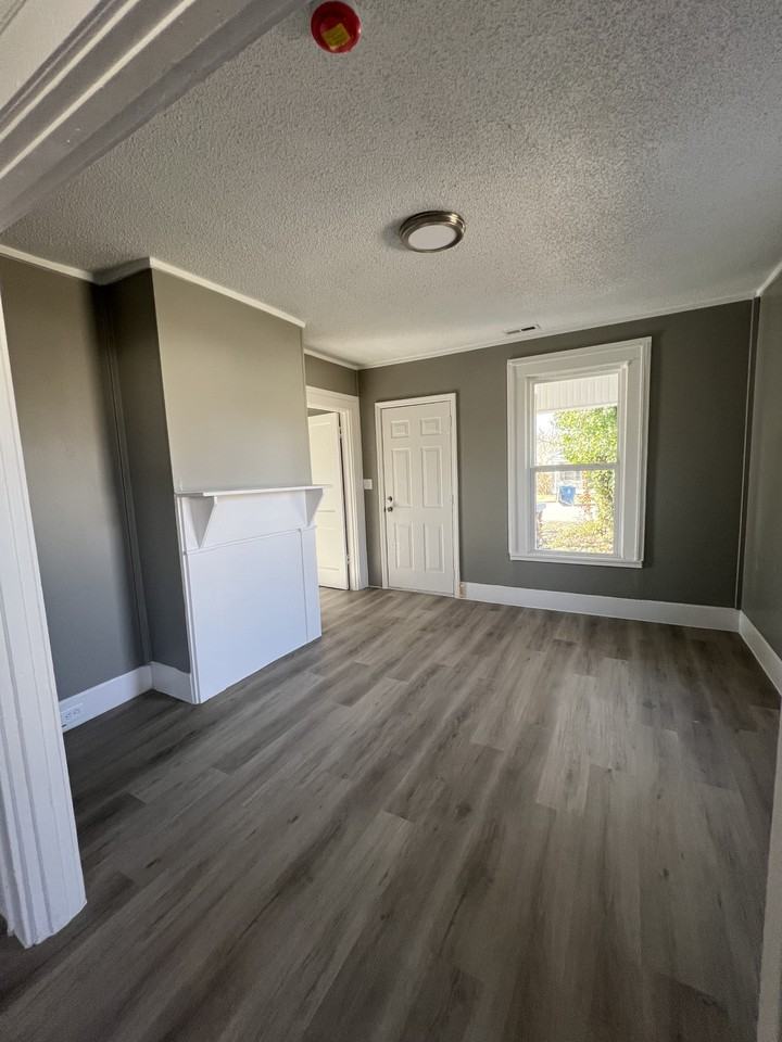 726 Henderson Ave #1 - Photo 4 of 10