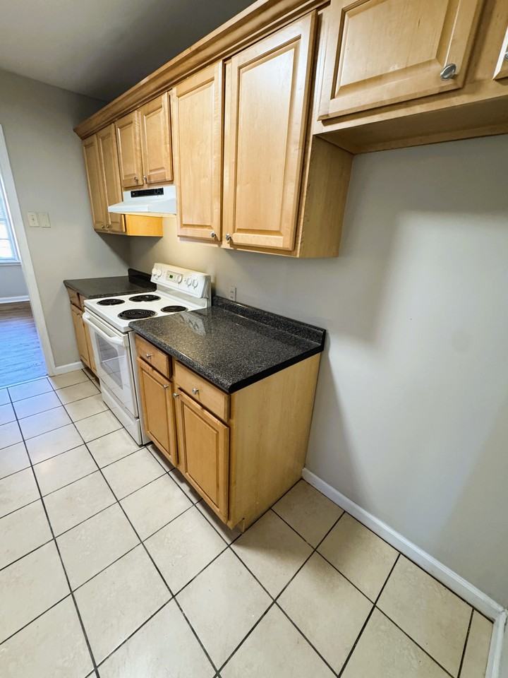 1331 Colonial Rd #1 - Photo 7 of 16