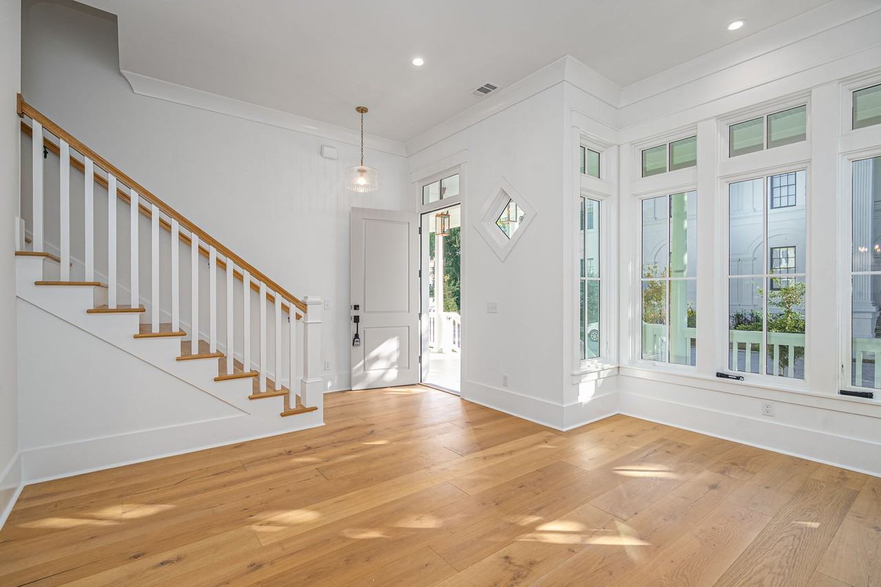 302 W 38th St #1 - Photo 5 of 28