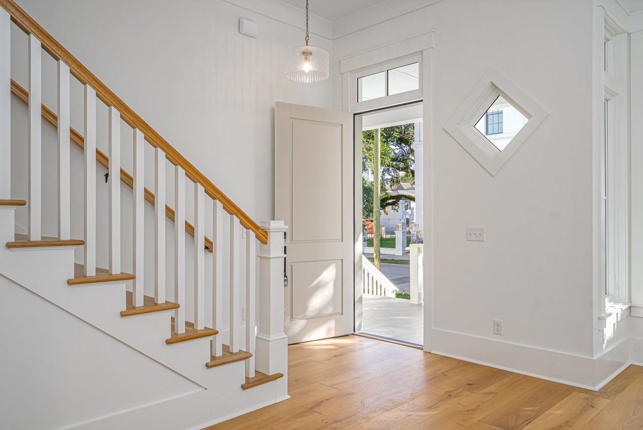 302 W 38th St #1 - Photo 6 of 28