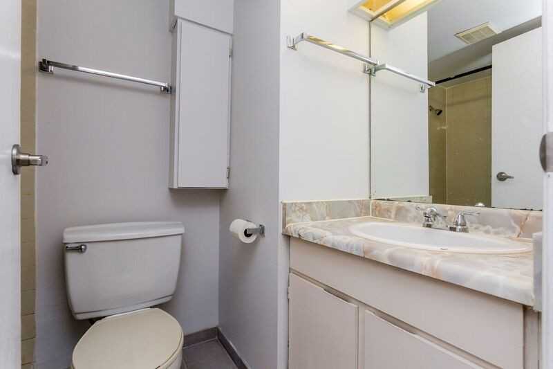 Yorkshire Apartments - Photo 2 of 8