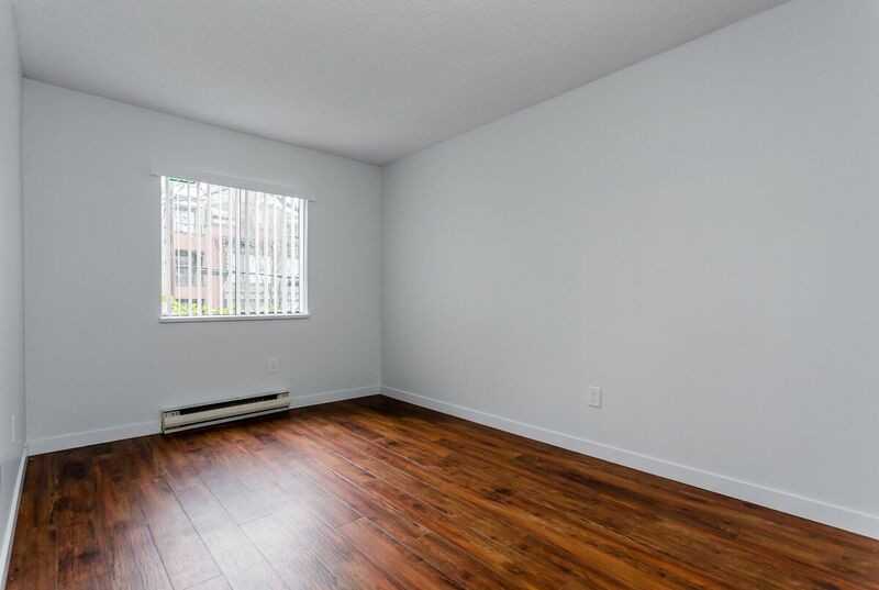 Yorkshire Apartments - Photo 3 of 8