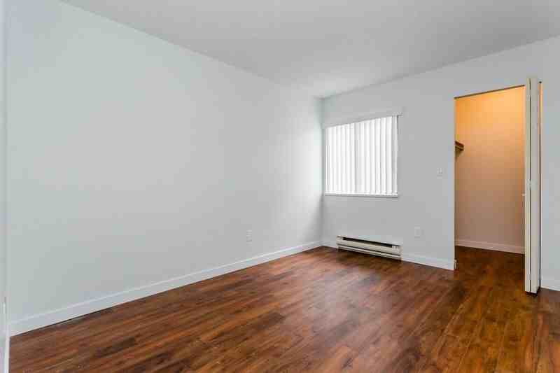 Yorkshire Apartments - Photo 4 of 8