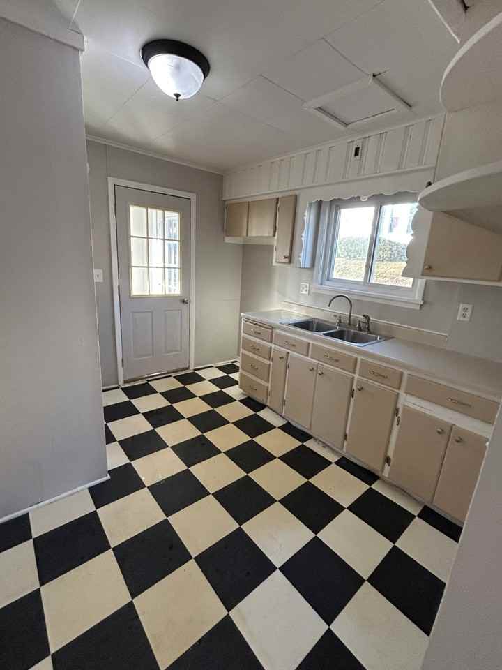 427 N Liberty St #1 - Photo 3 of 13