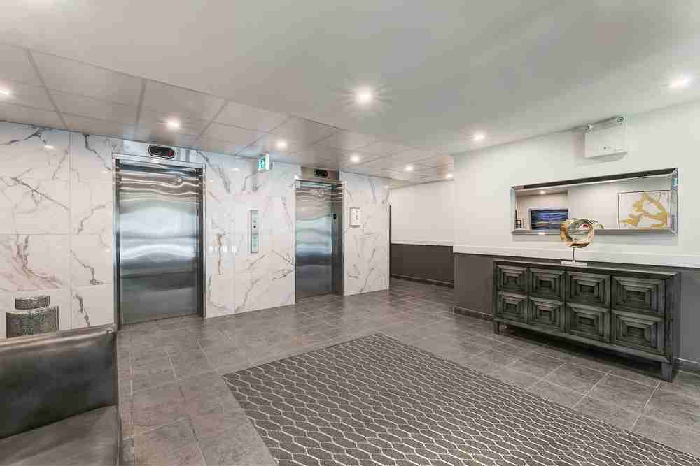 Maureen Manor - Photo 2 of 10