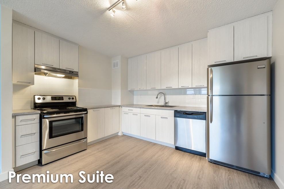 Maureen Manor - Photo 6 of 10