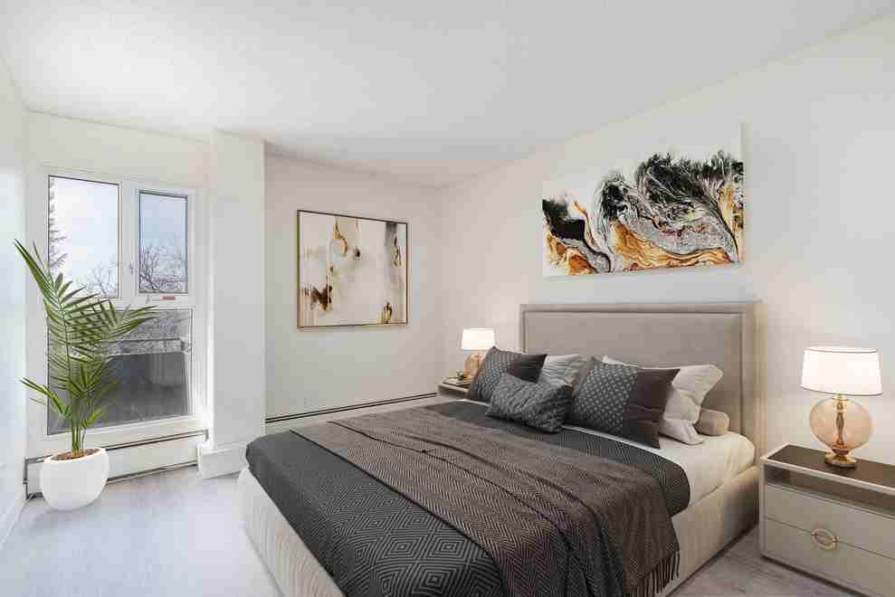 Maureen Manor - Photo 7 of 10