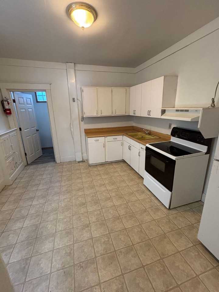 128 Davenport - Photo 4 of 25