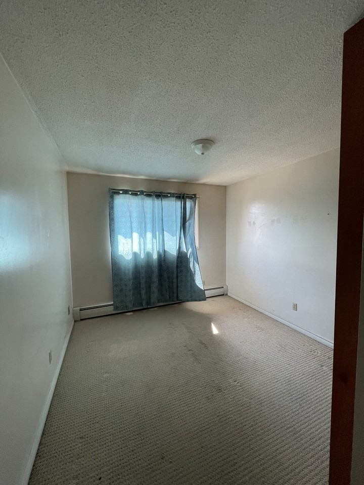 Viking Apartments - Photo 7 of 9