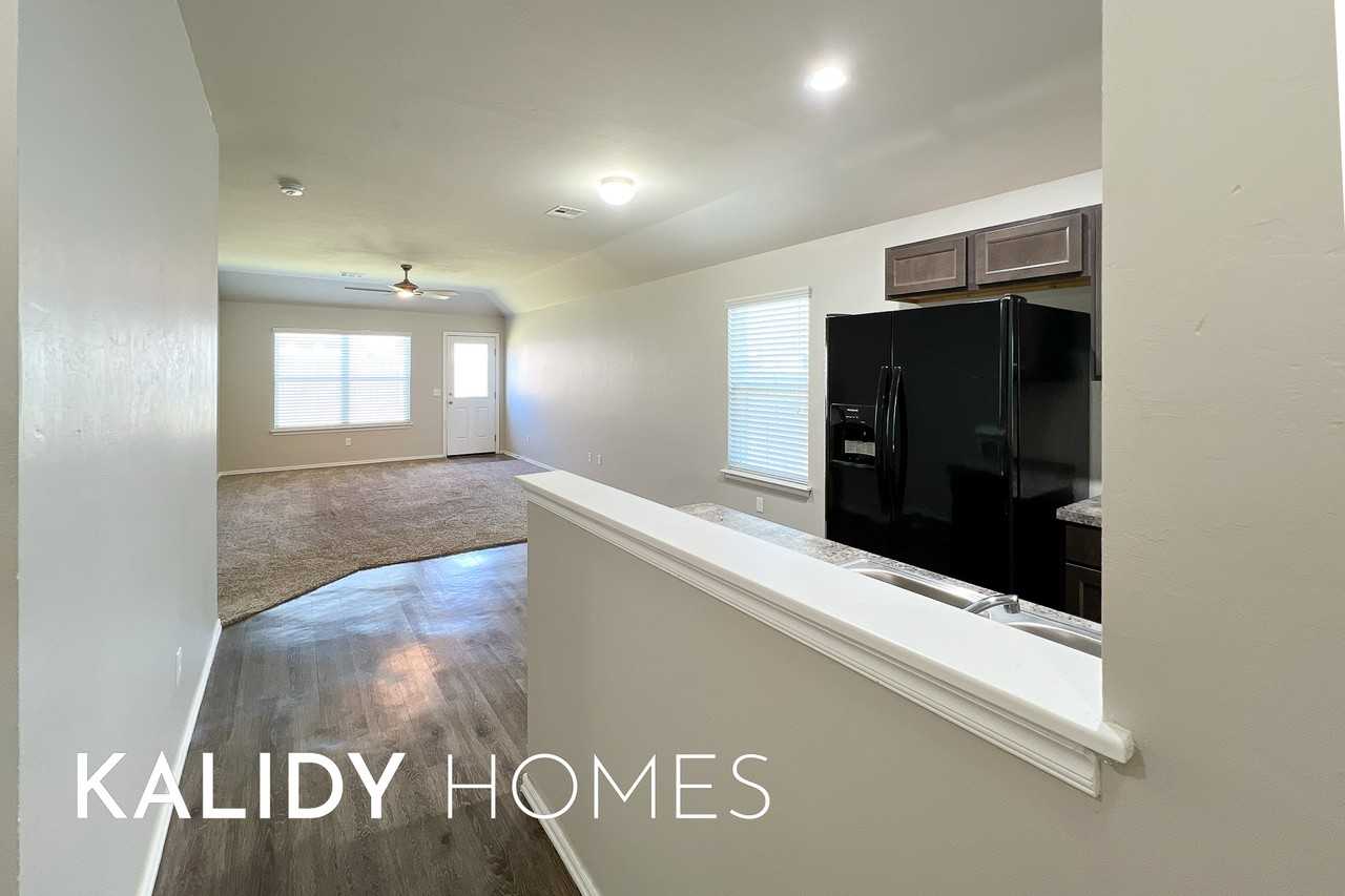 9317 Nw 71st St #1 - Photo 6 of 34