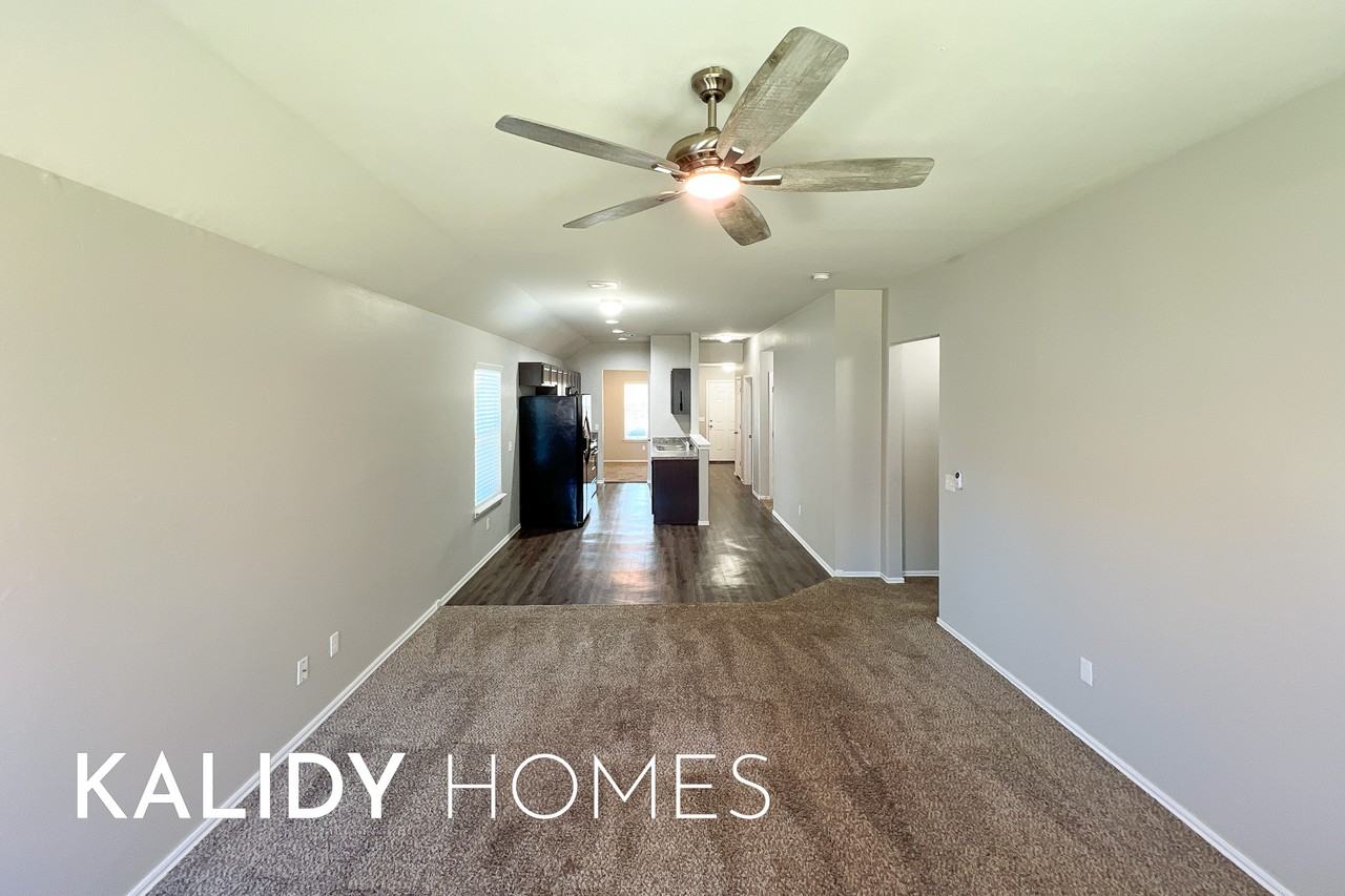 9317 Nw 71st St #1 - Photo 7 of 33