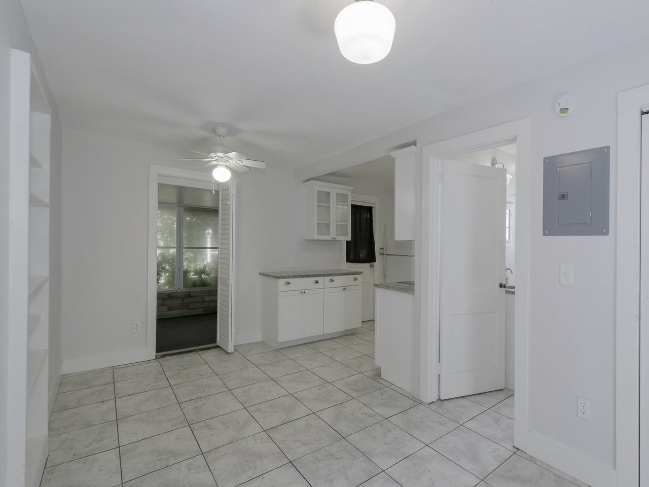 2808-E Clinton Street South - 2808-E Cottage - Photo 4 of 26