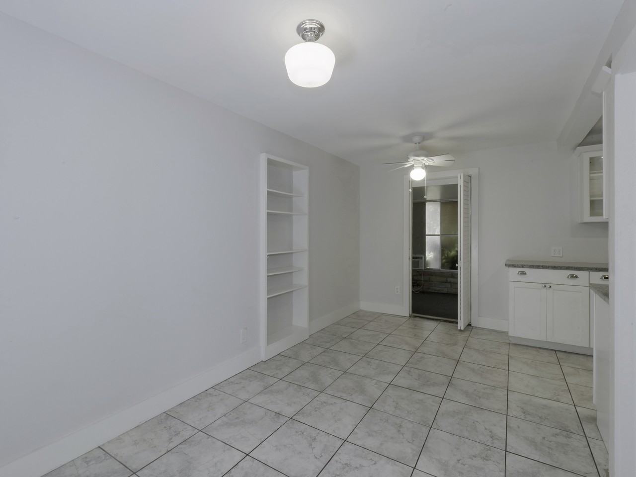 2808-E Clinton Street South - 2808-E Cottage - Photo 5 of 26