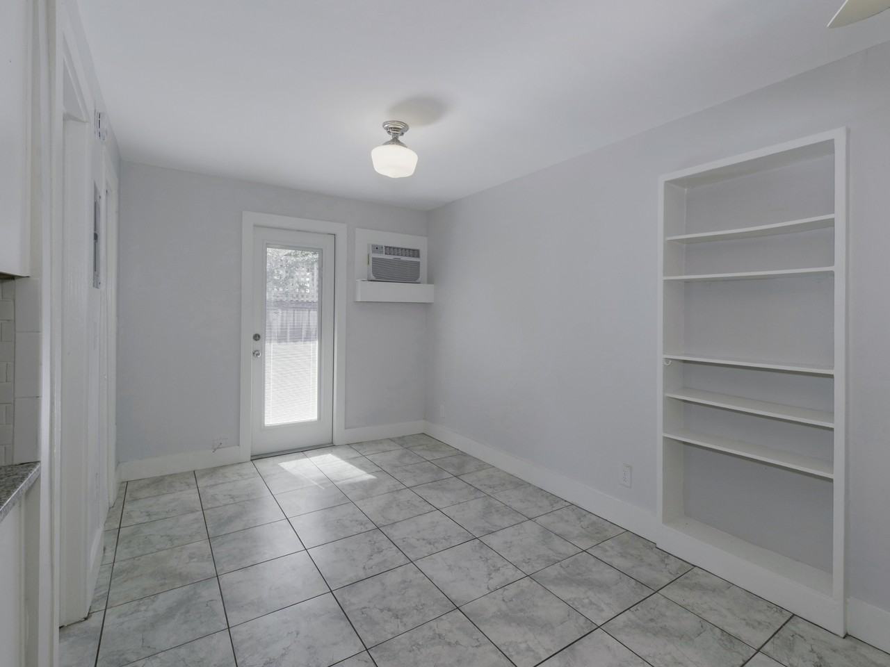 2808-E Clinton Street South - 2808-E Cottage - Photo 6 of 26