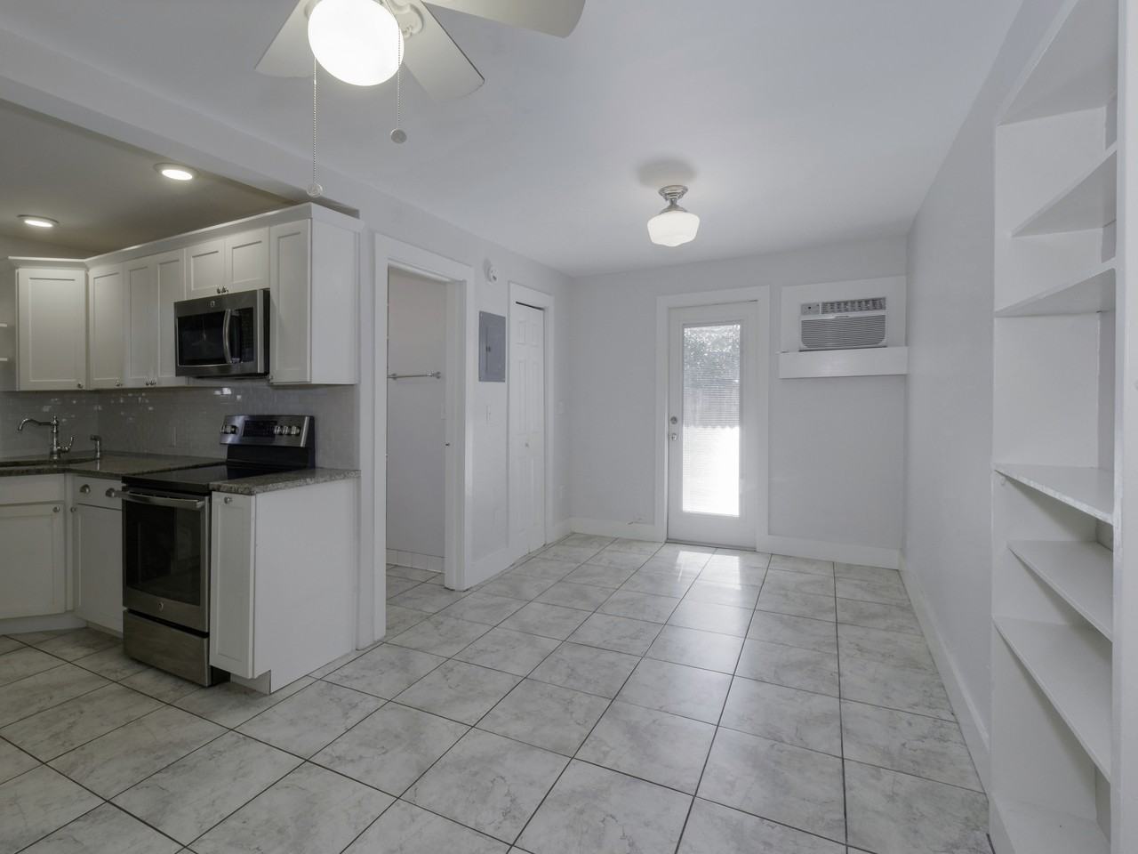 2808-E Clinton Street South - 2808-E Cottage - Photo 7 of 26