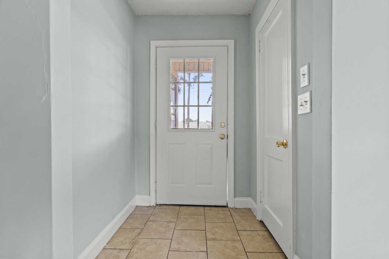 172 S Aiken Dr #1 - Photo 3 of 21