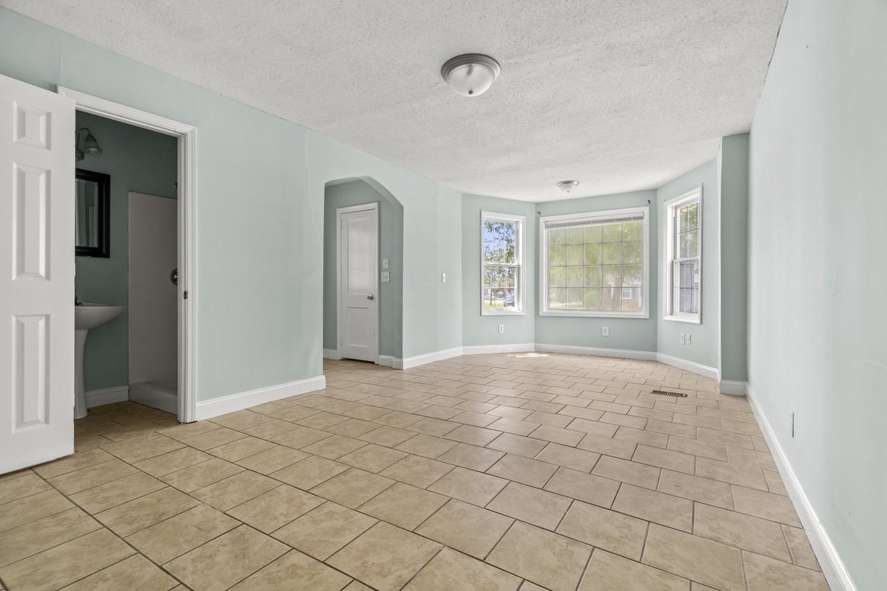 172 S Aiken Dr #1 - Photo 6 of 21