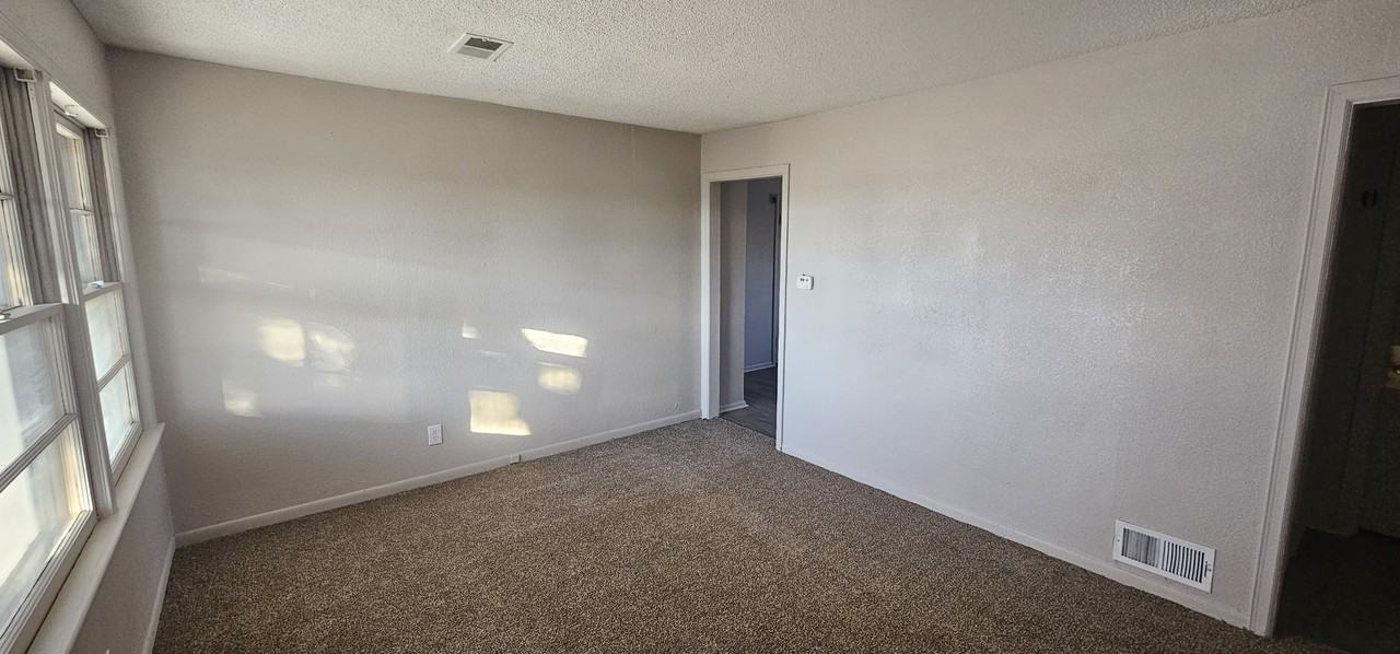 1952 N Volutsia Ave #1 - Photo 2 of 8