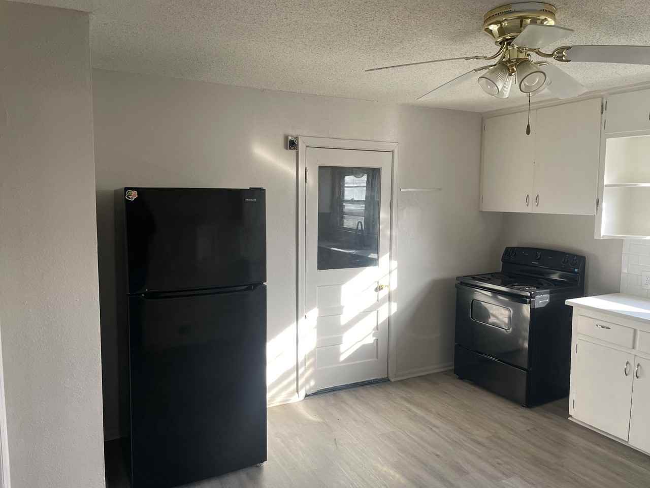 1952 N Volutsia Ave #1 - Photo 7 of 8