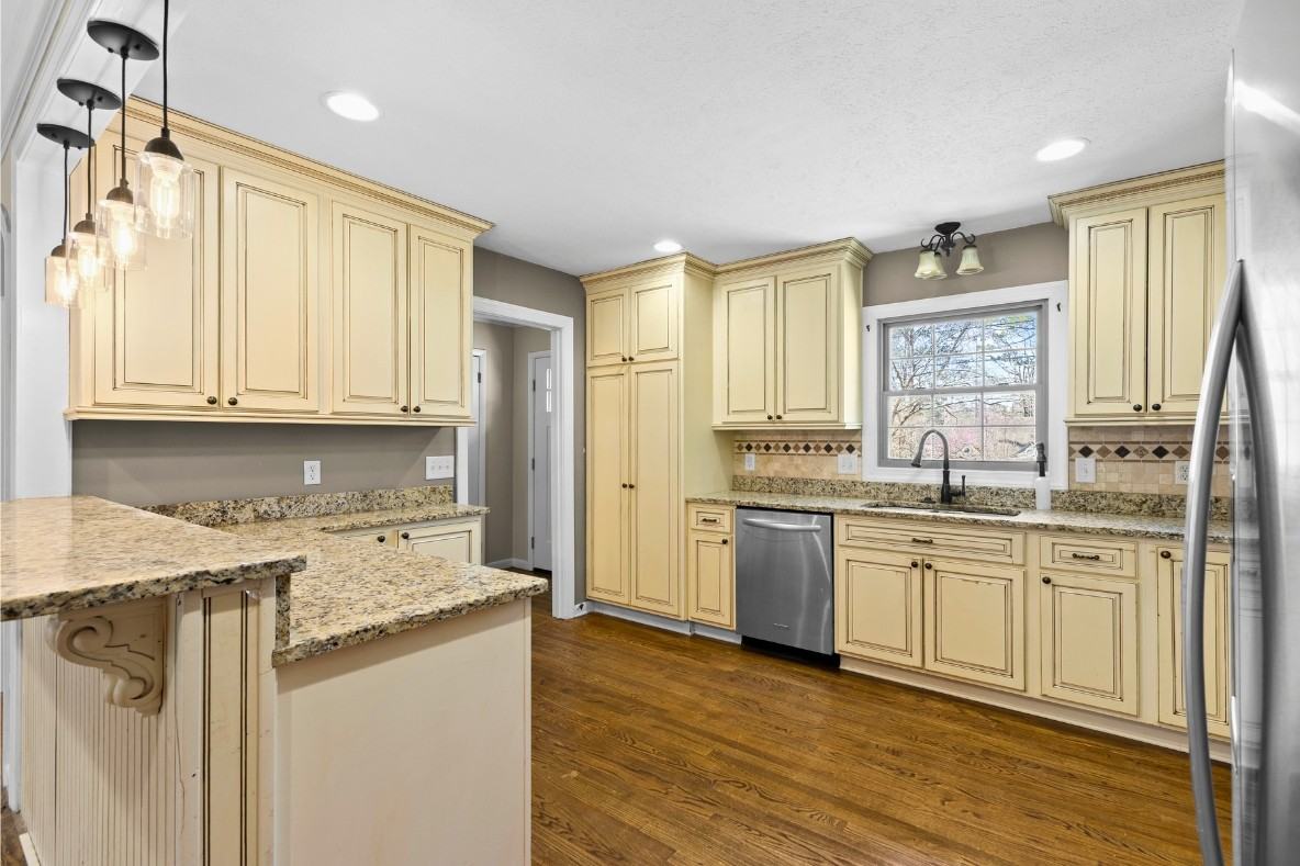 315 Oak St #NA - Photo 6 of 21