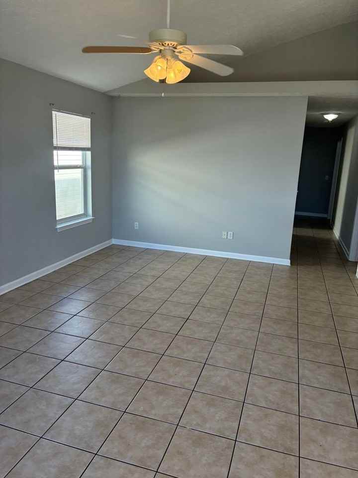 11717 Cabana Ct - Photo 3 of 16