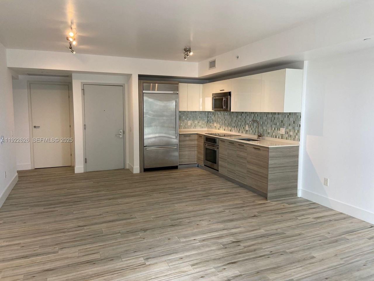 SE 14th St & Brickell Bay Dr - Photo 3 of 9