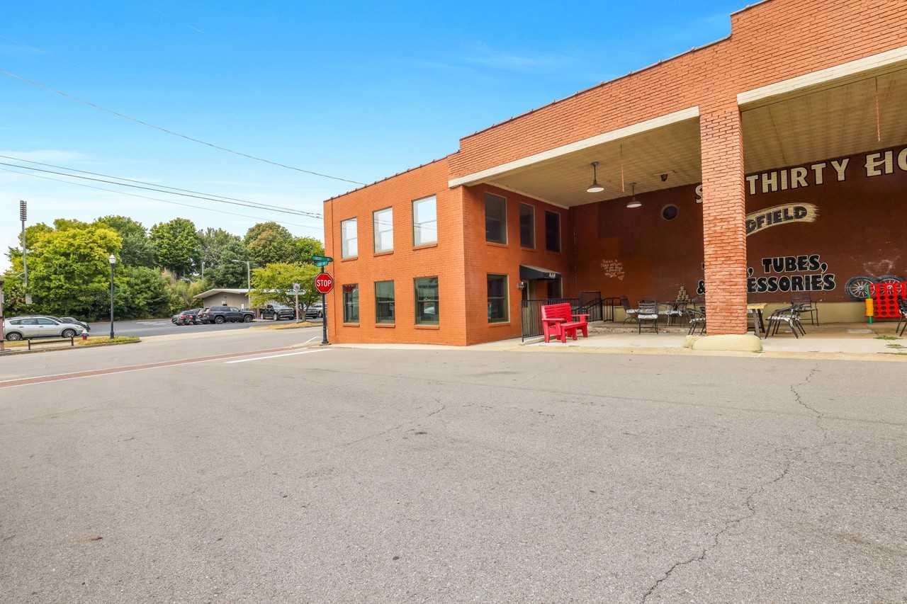 594 Locust Street125 West 6th Avenue #1 - Photo 5 of 27