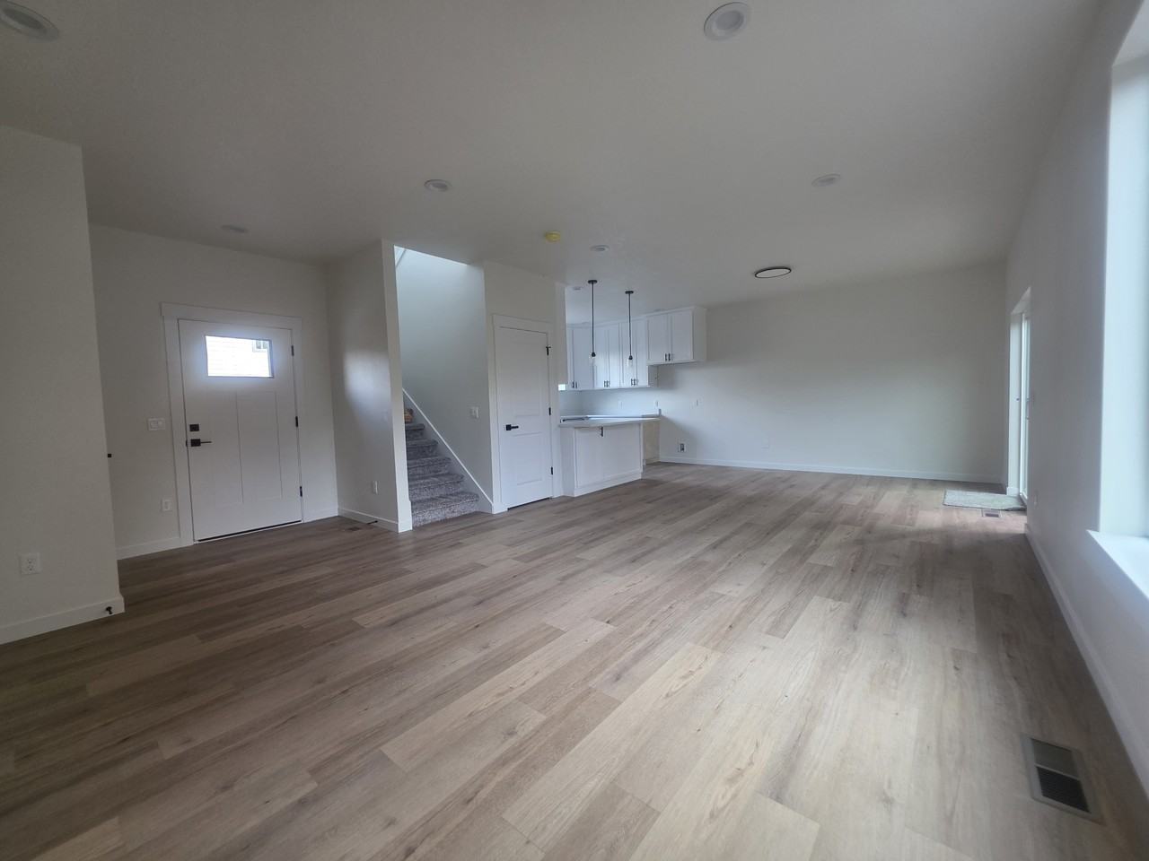 MHH8-18- 721 E St Independence, OR 97351 - 1 #1 - Photo 4 of 34