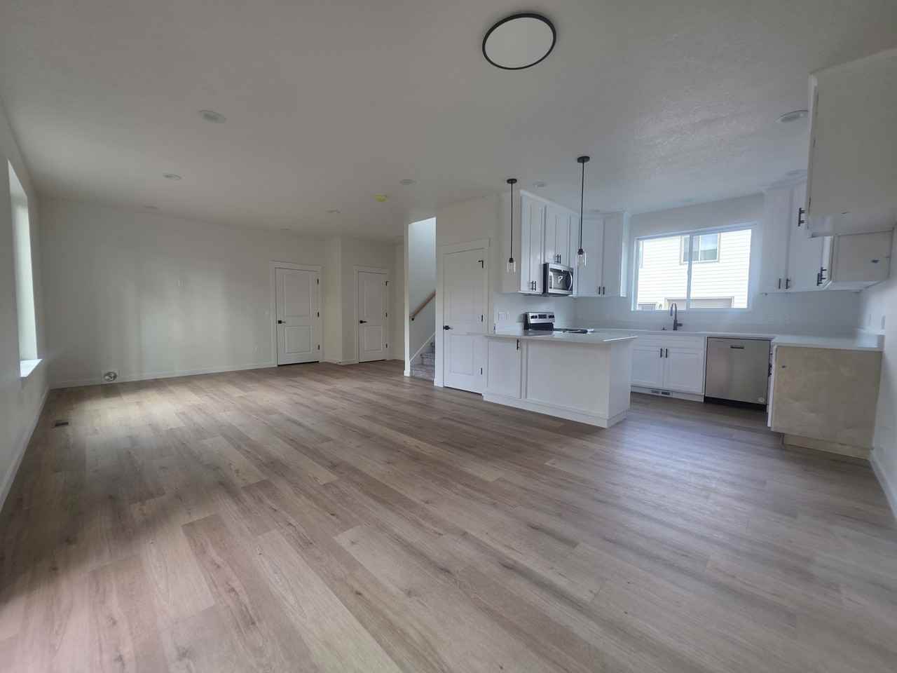 MHH8-18- 721 E St Independence, OR 97351 - 1 #1 - Photo 5 of 34