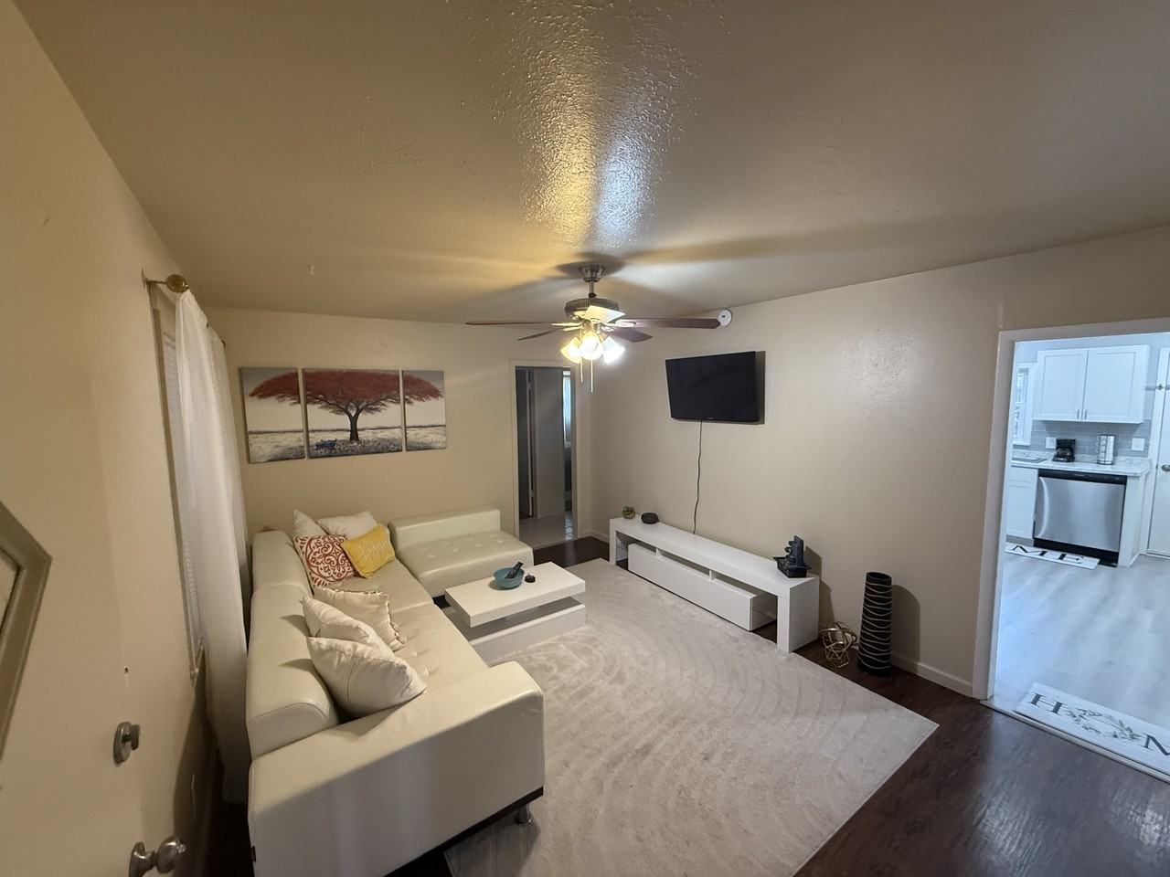 1215 East Beverly Street - 1215 East Beverly Street - Photo 2 of 10