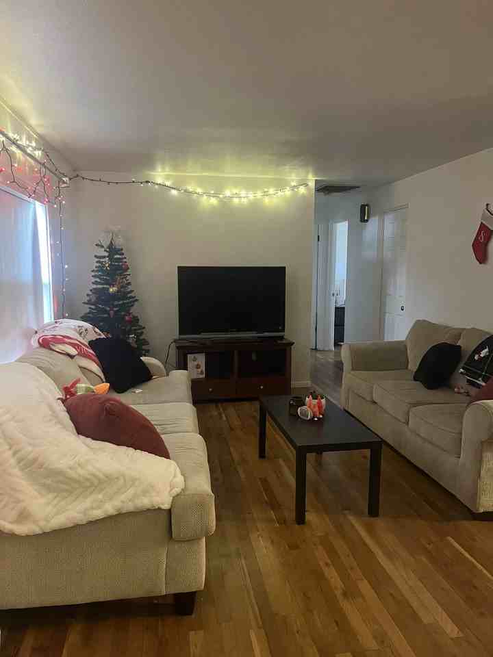 662 Budlong St #1 - Photo 3 of 22